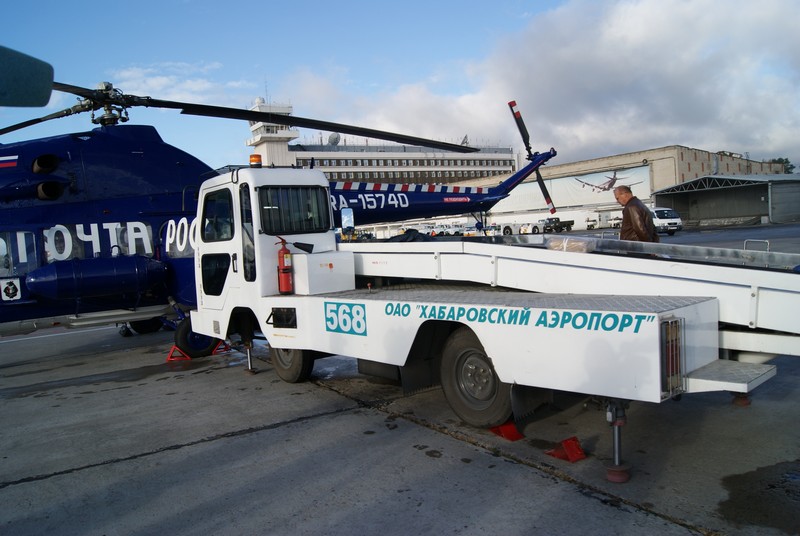 В аэропорту Хабаровск приземлился вертолет «Почты России»