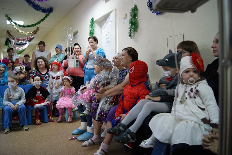 Благотворительный фонд «Будем жить!» и ОАО «Хабаровский аэропорт» устроили детям новогодний праздник