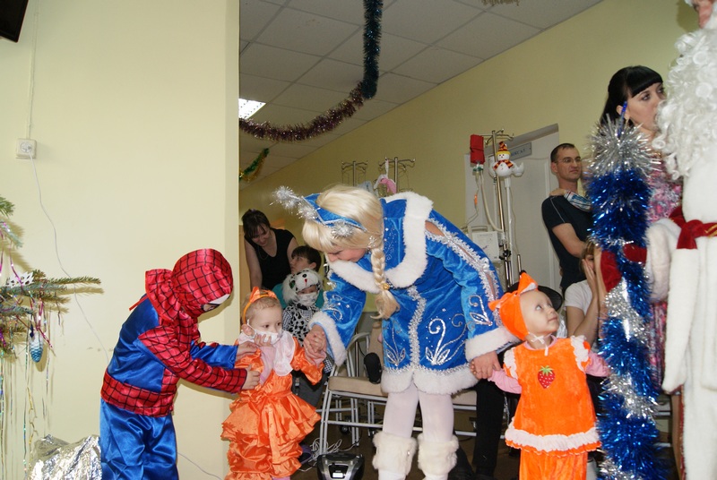 ОАО "Хабаровский аэропорт " поздравило с Новым годом пациентов Детской краевой клинической больницы