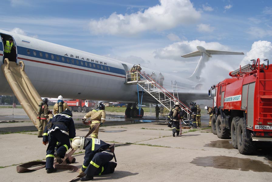 В аэропорту Хабаровск (Новый) прошли комплексные пожарно-тактические учения