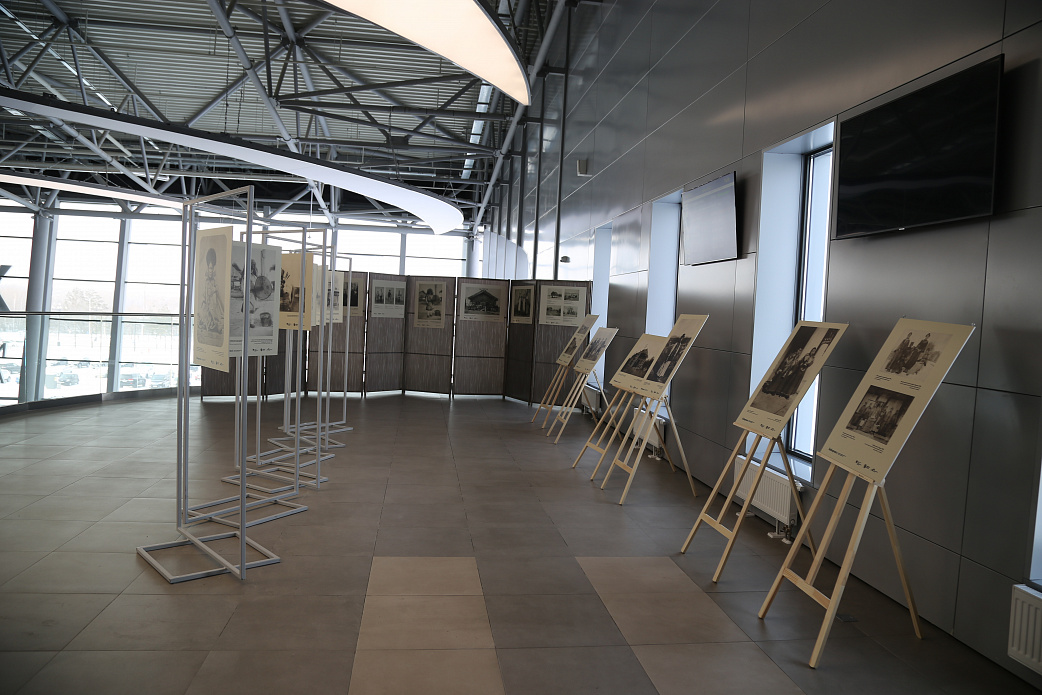 Новая фотовыставка открылась в терминале внутренних авиалиний международного аэропорта Хабаровск