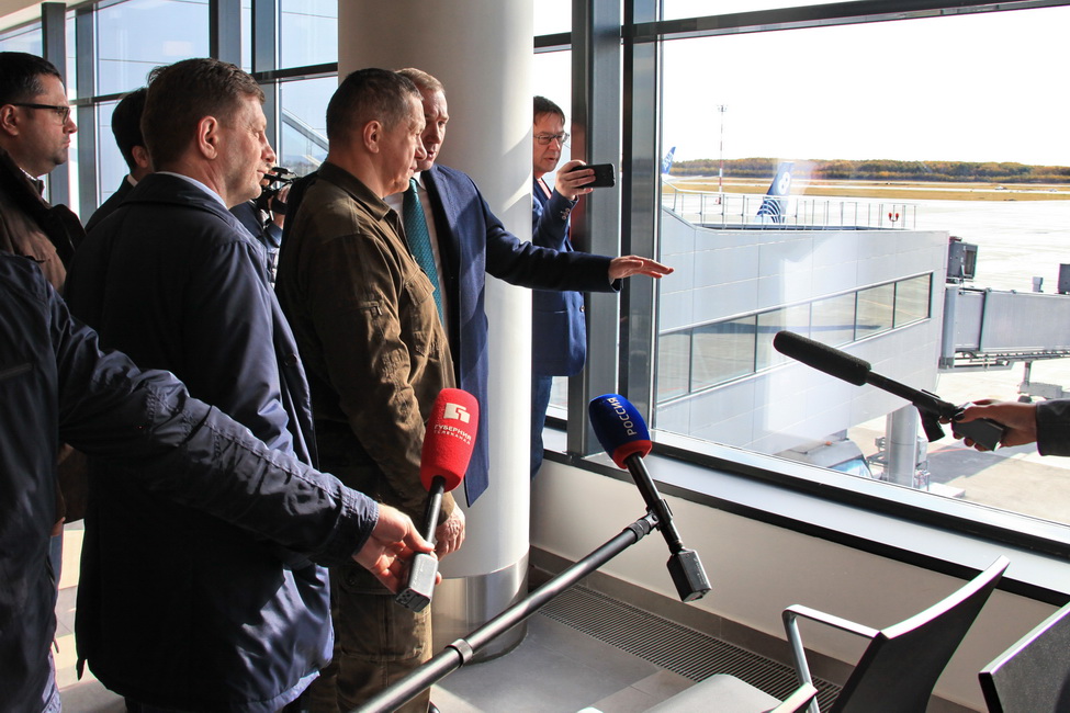 Вице-премьер Юрий Трутнев посетил новый терминал внутренних авиалиний международного аэропорта Хабаровск