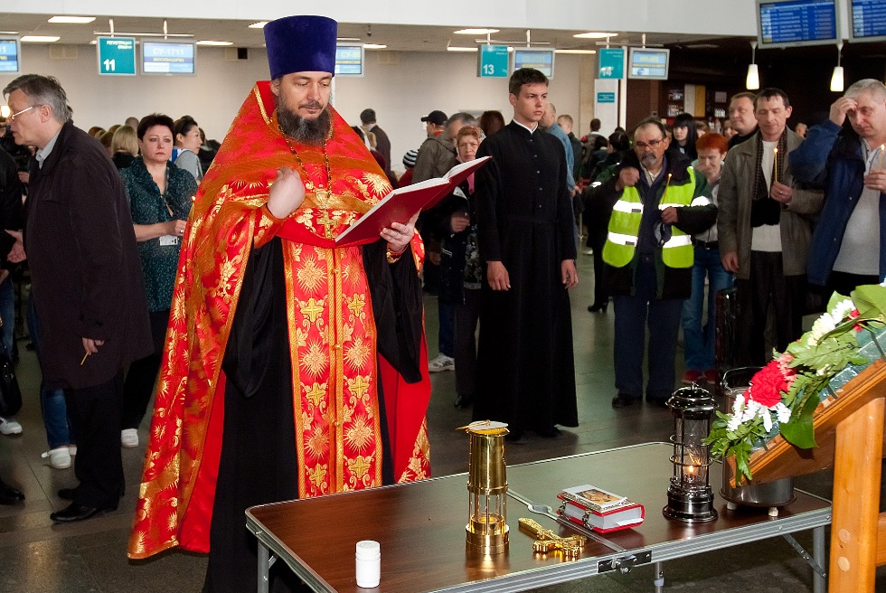 Благодатный огонь прибыл в Хабаровск