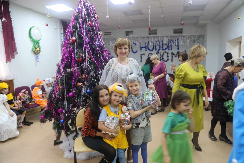 ОАО «Хабаровский аэропорт» поздравило воспитанников детского дома и пациентов детской больницы с Новым годом
