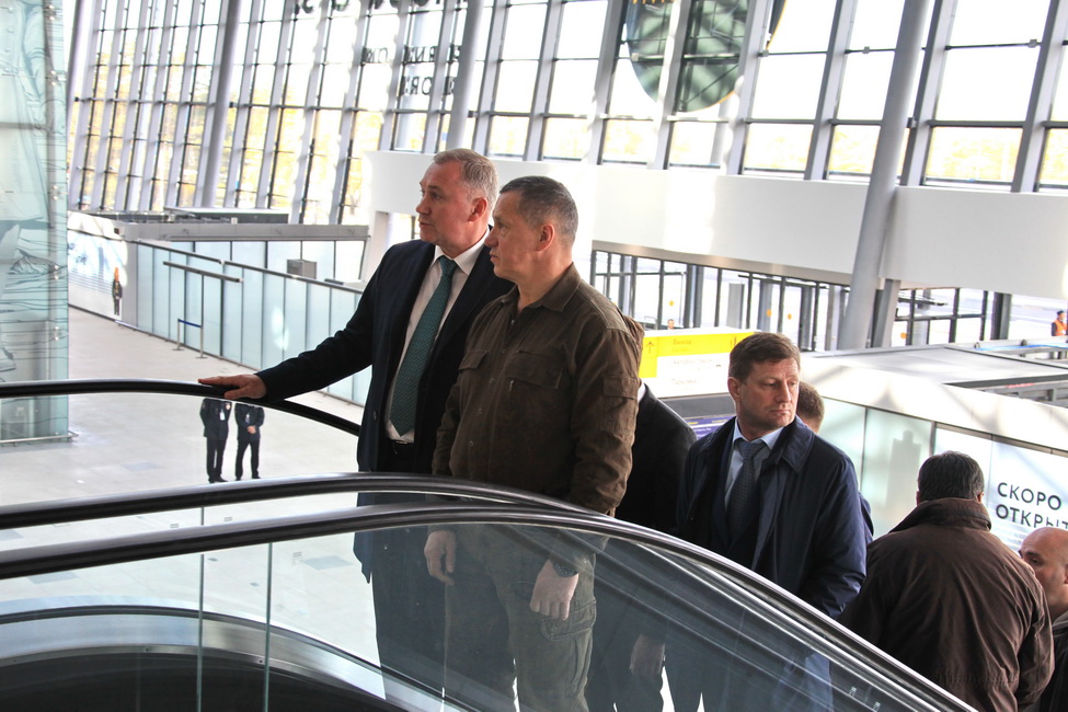 Вице-премьер Юрий Трутнев посетил новый терминал внутренних авиалиний международного аэропорта Хабаровск