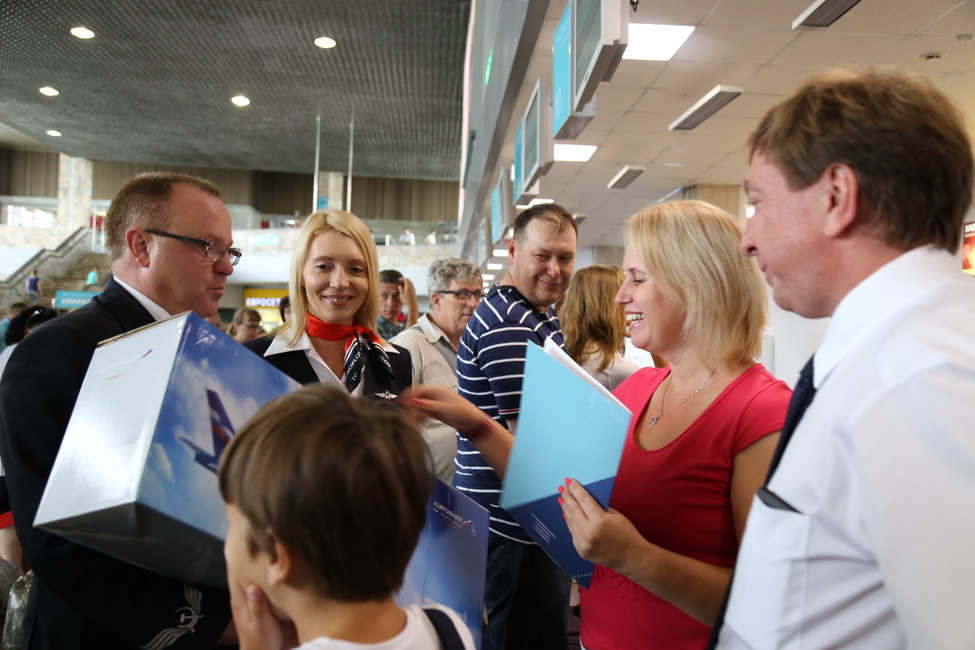 Миллионного пассажира-2016 поздравили в аэропорту Хабаровска
