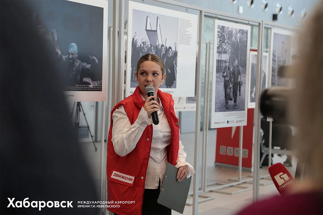В международном аэропорту Хабаровск в честь Дня космонавтики открылись сразу две уникальные выставки