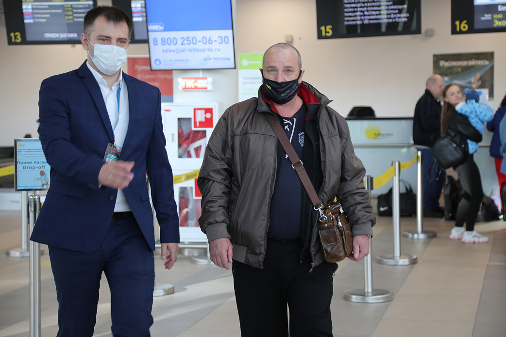 Юбилейного 10-ти тысячного пассажира «Хабаровских авиалиний» встретили сегодня в международном аэропорту Хабаровск