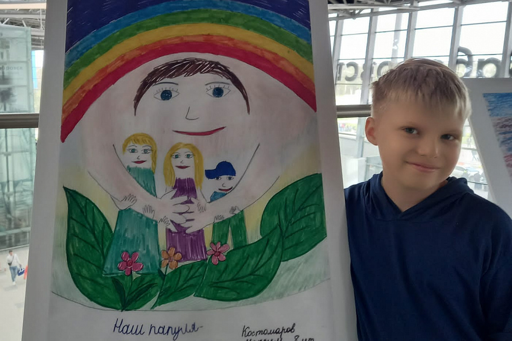 В международном аэропорту Хабаровск открыли новую выставку детских рисунков