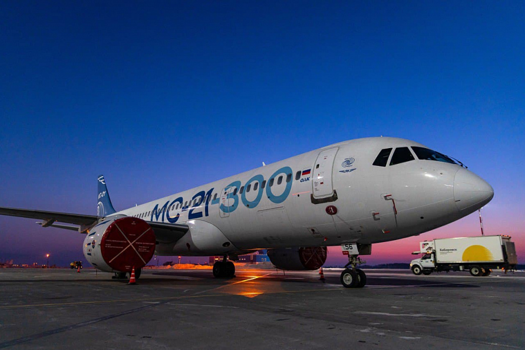 В международном аэропорту Хабаровск встретили новый российский самолет МС-21