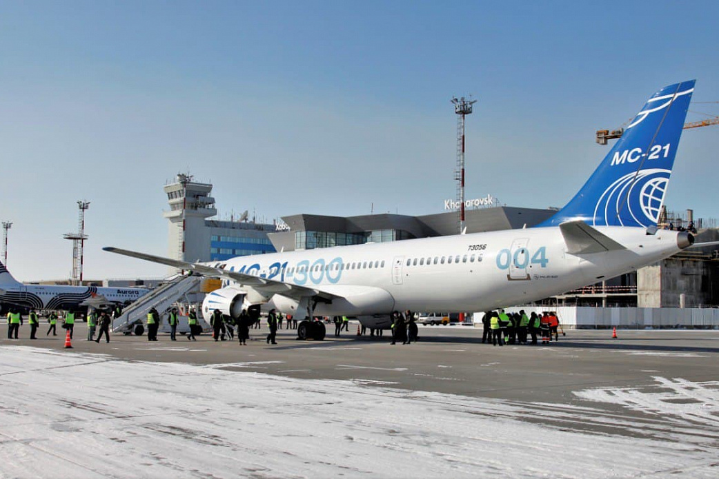 В международном аэропорту Хабаровск встретили новый российский самолет МС-21
