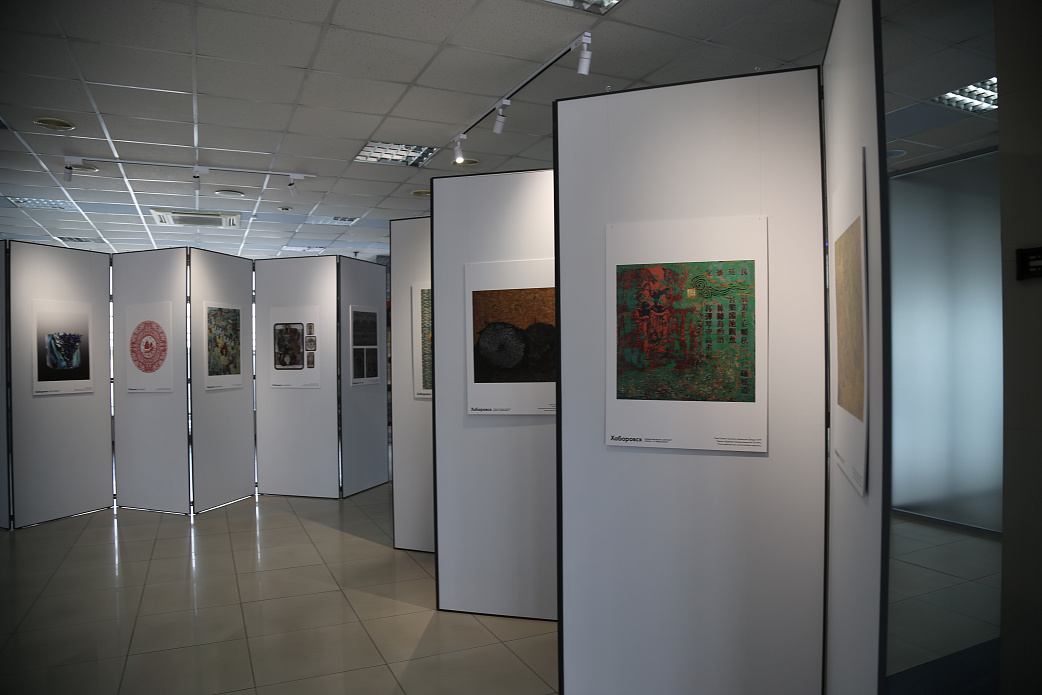 В аэропорту Хабаровск открылась международная выставка «Россия – Китай: перекрестки культур».